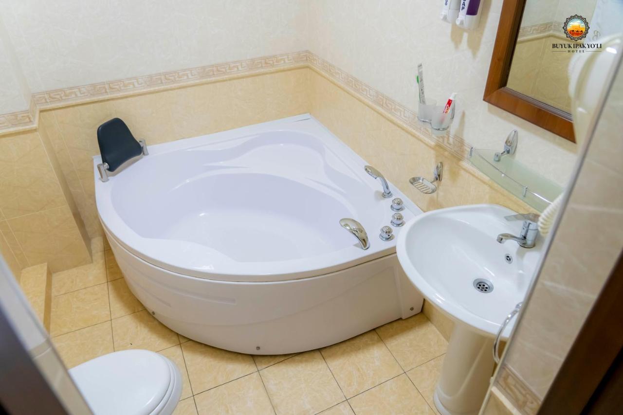 Buyuk Ipak Yo'Li Hotel Namangán Kültér fotó